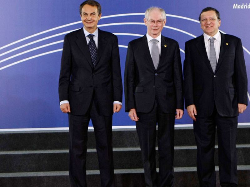 Europa estudia medidas concretas para coordinar la política económica. Lo hace en Bruselas en un grupo de trabajo liderado por Herman Van Rompuy. Se habla de la posibilidad de imponer sanciones a quienes incumplan el Pacto de Estabilidad. 