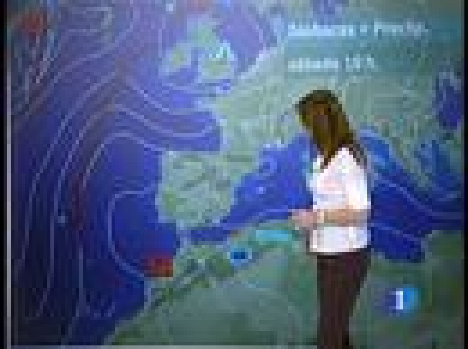 La Agencia Estatal de Meteorología espera para mañana sábado predominio de cielo poco nuboso o despejado en la mayor parte de España y las temperaturas no registrarán grandes cambios. En Andalucía oriental y Melilla, intervalos nubosos sobre todo de nubes medias y altas con posibilidad de algún chubasco débil. En el resto de la Península y Baleares, predominio de cielo poco nuboso o despejado con nubosidad de evolución en áreas del interior peninsular, con algunos chubasco o tormentas en áreas de montaña del tercio oriental, sobre todo en las de Cataluña. En Canarias, intervalos nubosos en el norte aumentando a lo largo del día, con posibilidad de alguna lluvia débil en las islas occidentales a partir de la tarde; en el sur, poco nuboso. En Canarias, temperaturas en ligero descenso. En Baleares, sin cambios o en ligero ascenso. En la Península, máximas con pocos cambios y mínimas con pocos cambios en el suroeste y áreas del nordeste, y en ligero o moderado ascenso en el resto.