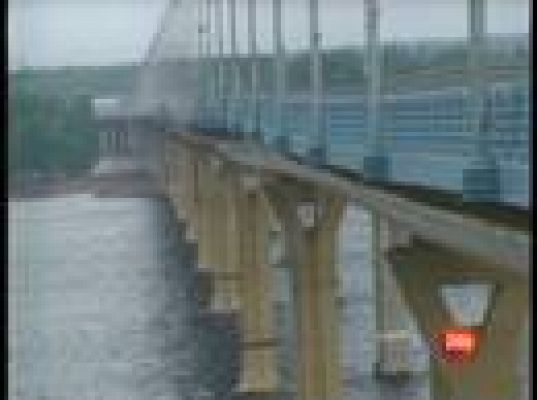  - Un puente colgante muy movido