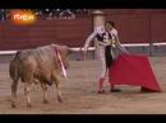  - Julio Aparicio corneado