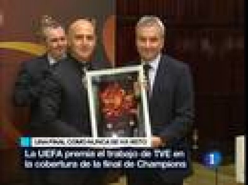 El Secretario General, Gianni Infantino, ha entregado un premio a TVE en reconocimiento a la calidad y el esfuerzo realizado en la cobertura de la Champions.