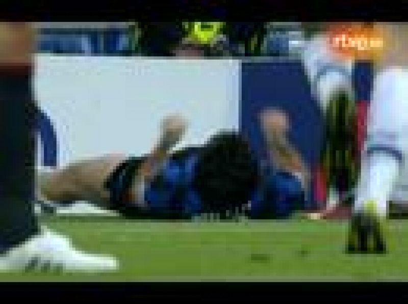 Diego Milito ha marcado el primer gol de la final de la Champions 2010 después de una jugada comenzada por un pase largo del portero Julio César.