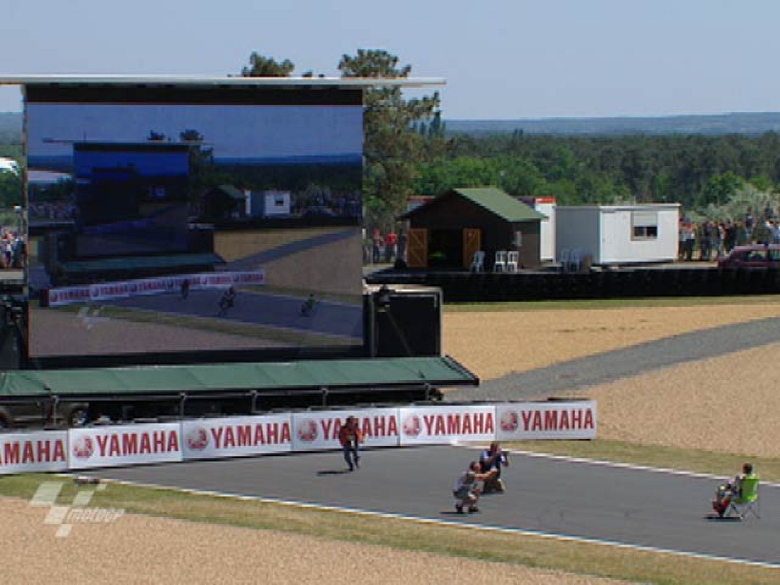 Jorge Lorenzo ha celebrado su victoria en Le Mans como si estuviese en un gran cine, con palomitas y todo. 