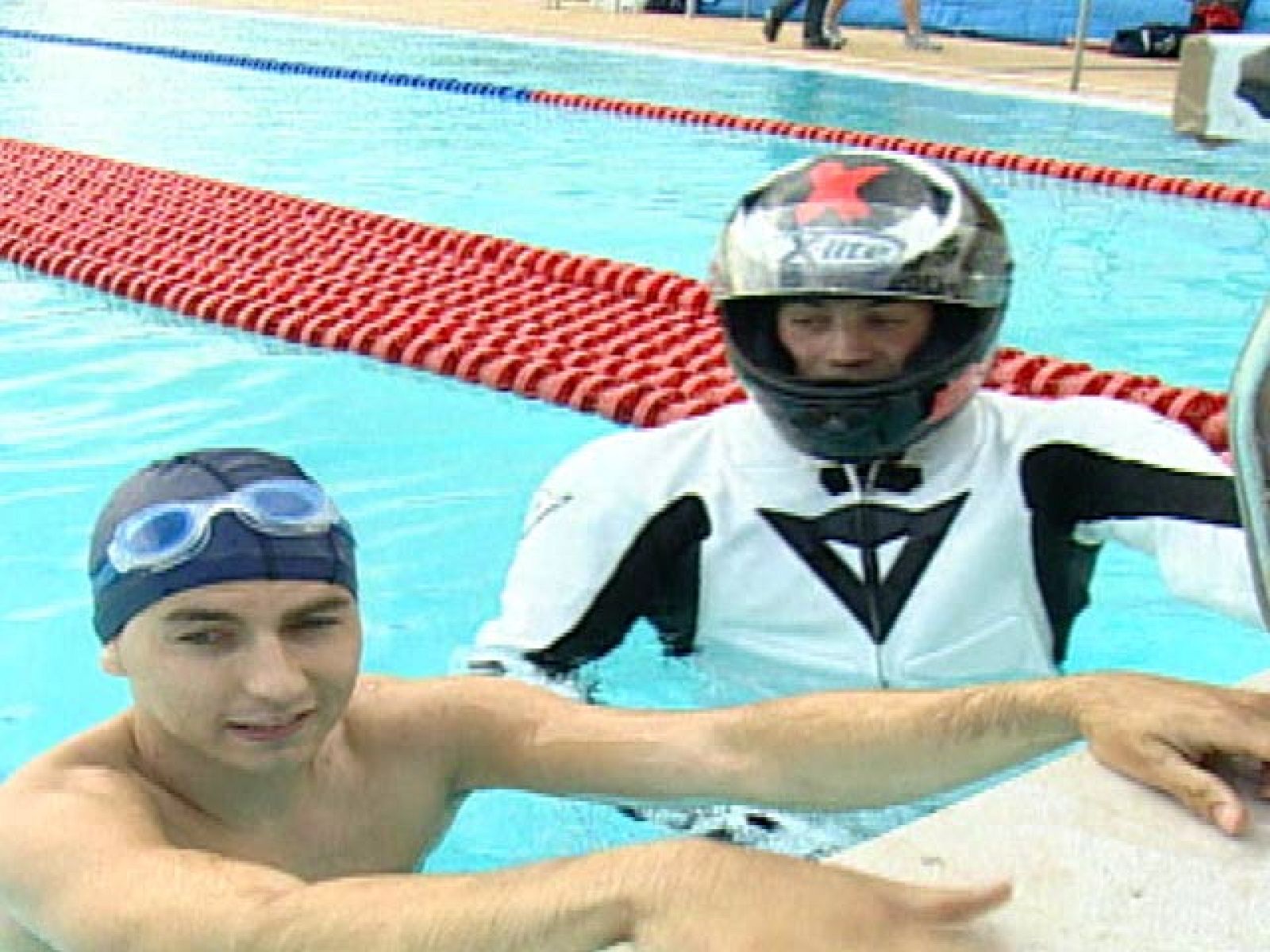 Jorge Lorenzo ha ganado en la piscina a Rafa Muñoz, campeón de europa de 50 metros mariposa. 
