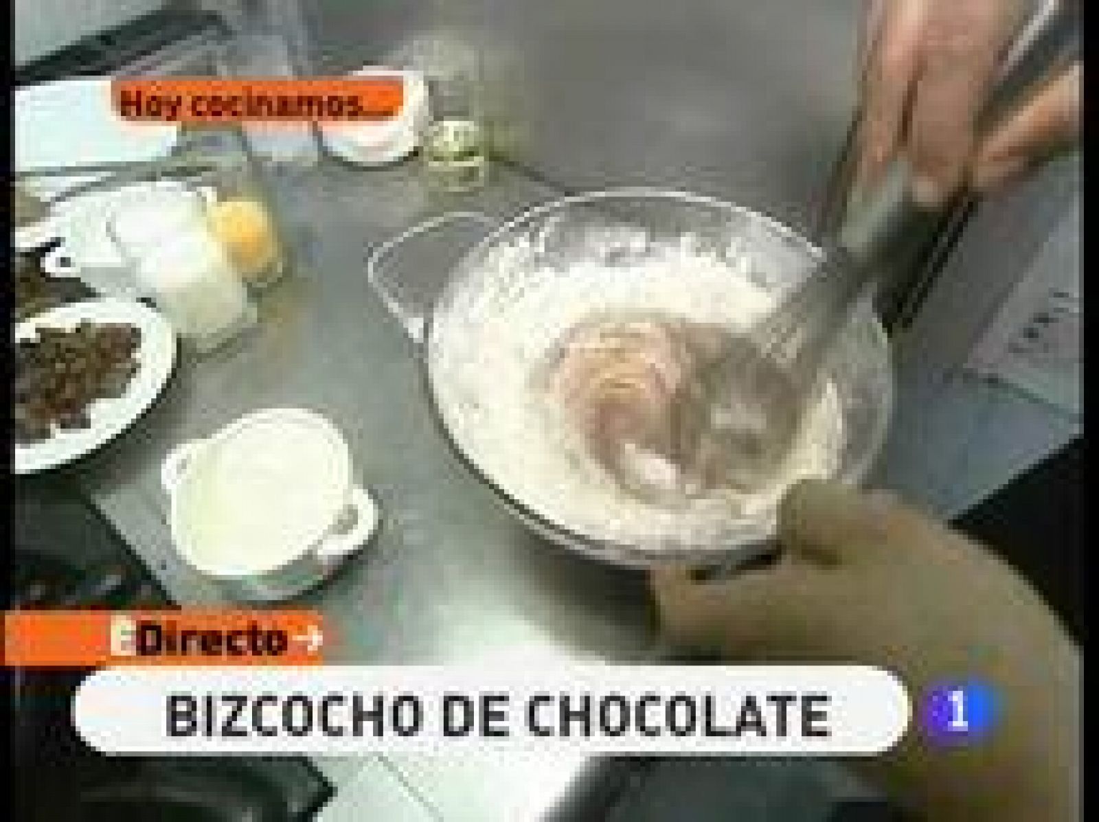 RTVE Cocina: Bizcocho de chocolate con salsa  | RTVE Play