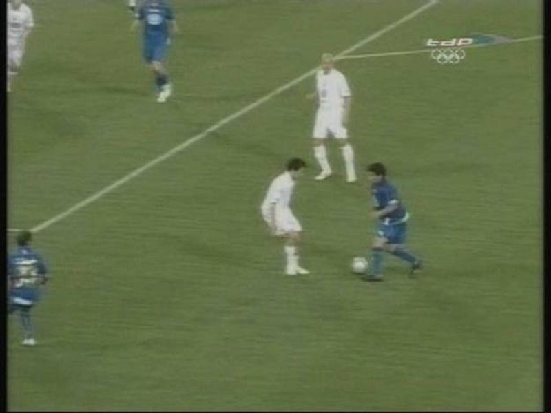  Maradona participa y marca un gol en la "Partita del Cuore"
