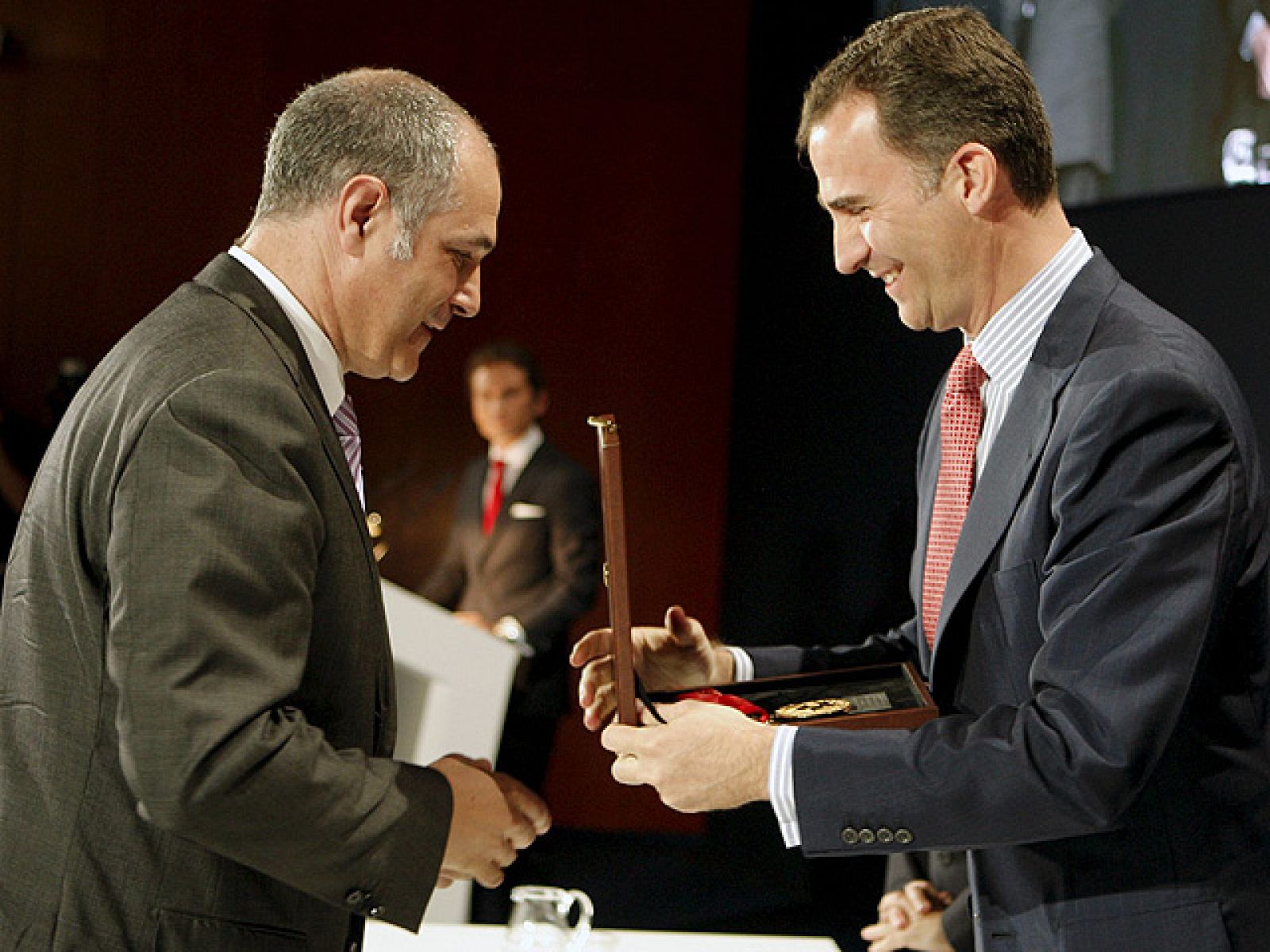 Don Felipe ha mandado un "grandísimo abrazo" de parte del Rey y de toda la Familia Real a la selección española, que ha recibido la visita del Príncipe en su presentación oficial.