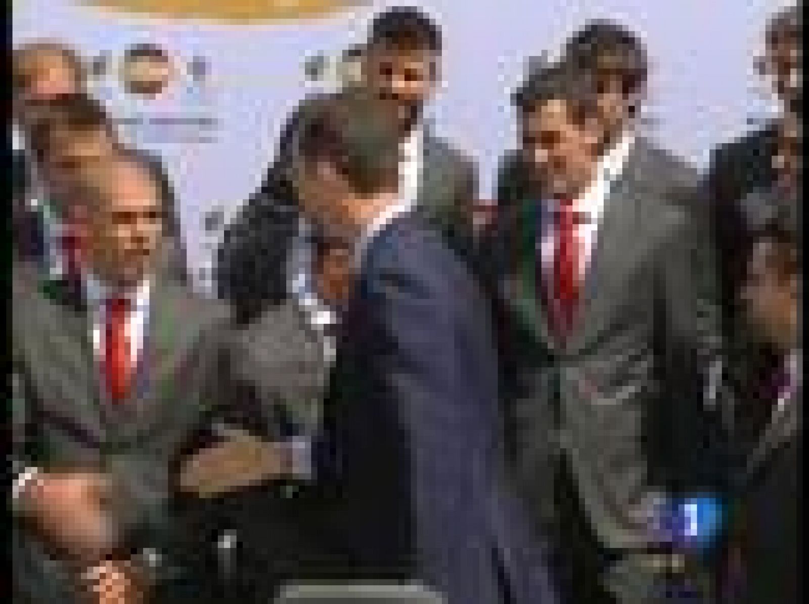 El Príncipe Felipe ha sido el invitado de honor en la puesta de largo de la selección española de fútbol, que se ha presentado en Las Rozas, lista para su concentración previa al Mundial de Sudáfrica.