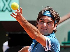 Federer se estrena en París con Luczak