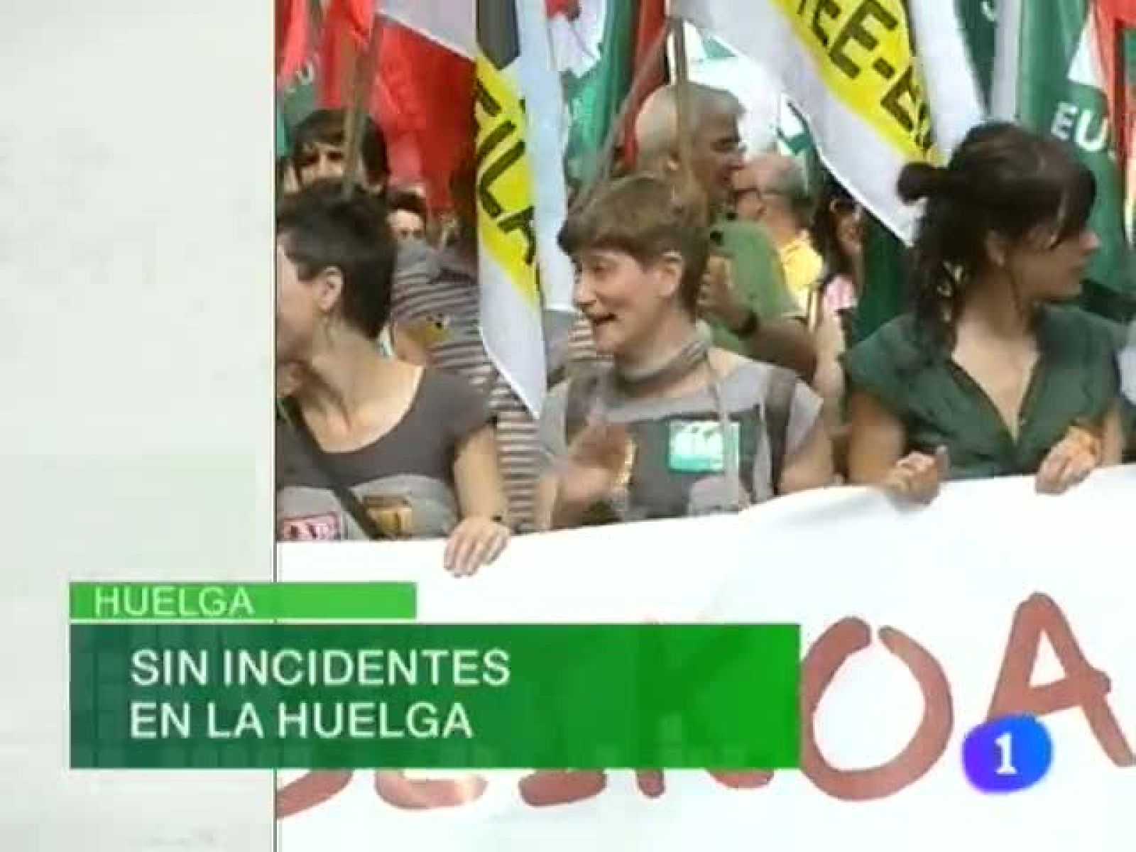  Normalidad en el día de huelga convocado en el sector público por la mayoría sindical nacionalista ELA, LAB, ESK e HIRU. La centrales han celebrado manifestaciones en las tres capitales y dicen estar contentas con el seguimiento.//Un hombre de 74 años y su hijo de 45 han muerto esta madrugada en un incendio en Sestao. El fuego se ha declarado en el segundo piso de una casa, las dos víctimas vivian en el tercero. Se han refugiado en el baño y han muerto por inhalación de humo.//El entrenador de la Real Sociedad está convencido de que conseguirán el ascenso. En una comparecencia poco habitual, ayer tras el regreso de Sevilla, Martin Lasarte mostró su máxima confianza en el equipo realista y valoró también el papel arbitral, que no ha favorecido a la Real en los últimos partidos.