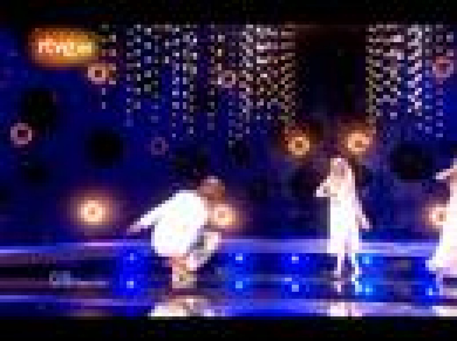 Actuación de Finlandia, Kuunkuiskaajat, "Työlki Ellää" en la primera semifinal