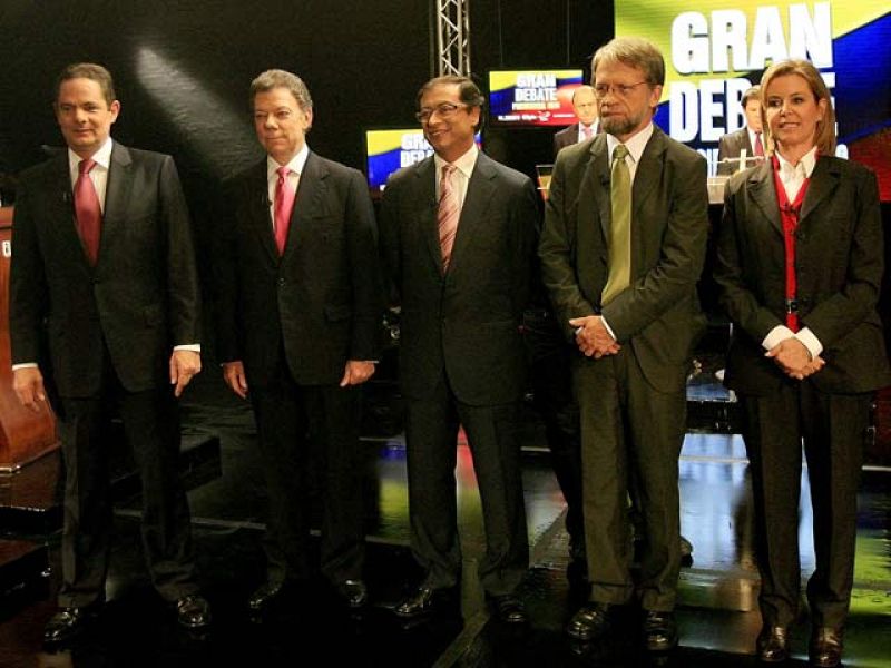 Los dos candidatos con más posibilidades para suceder a Álvaro Uribe al frente de Colombia, Antanas Mockys y Juan Manuel Santos, han confrontado su visión del país en el último debate electoral. 
