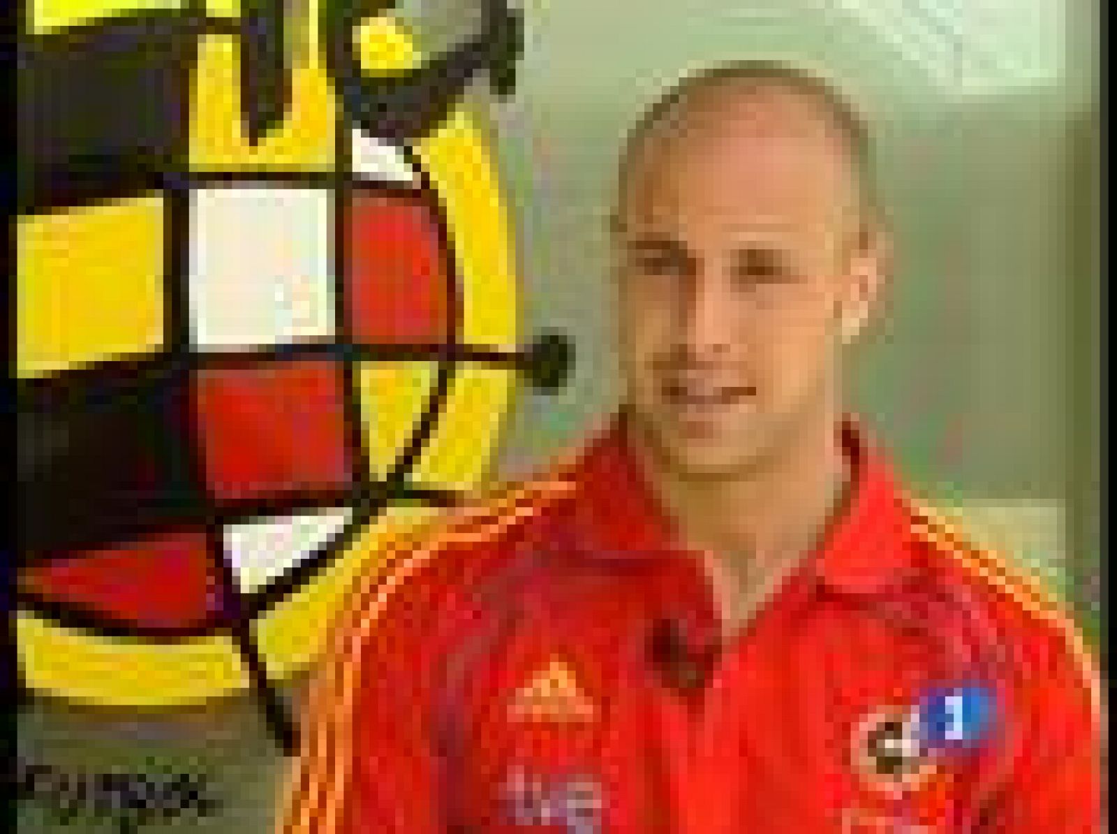 El cancerbero de la selección, Pepe Reina, ha evitado las polémicas de la portería de la 'Roja' y ha asegurado que tienen al mejor portero del mundo bajo palos, Iker Casillas.