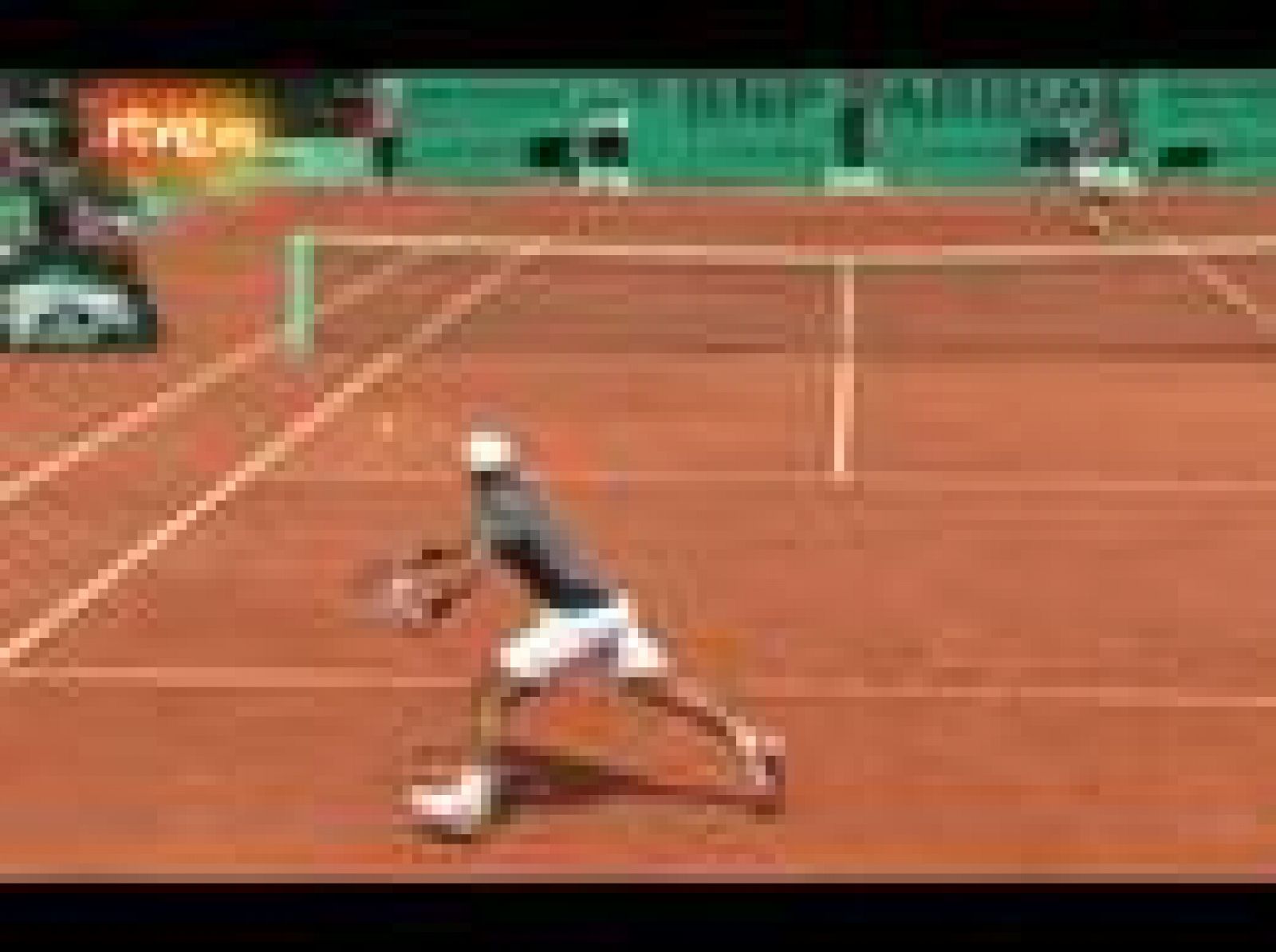 Ni la lluvia ni Falla pueden con Federer | Ver