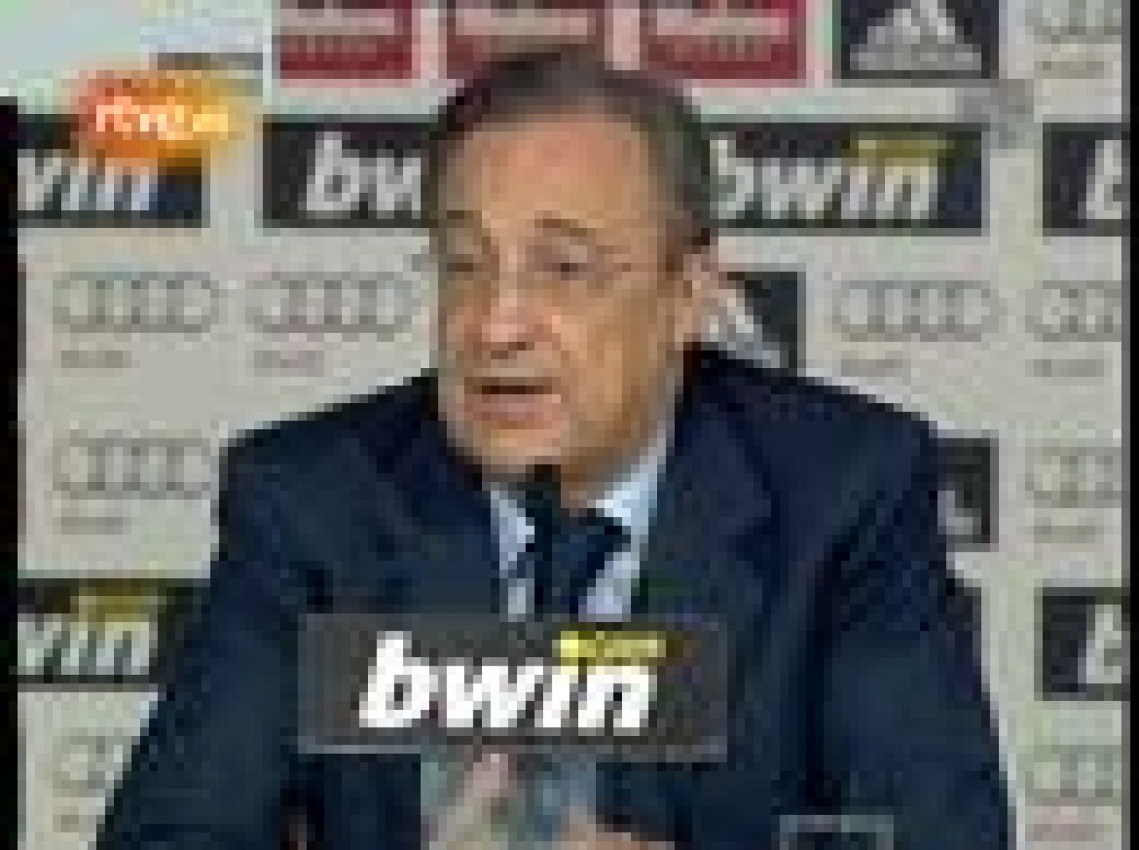 El presidente del Real Madrid no ha reparado en alabanzas para Mourinho en su anuncio oficial de que el club va a fichar al entrenador portugués. 
