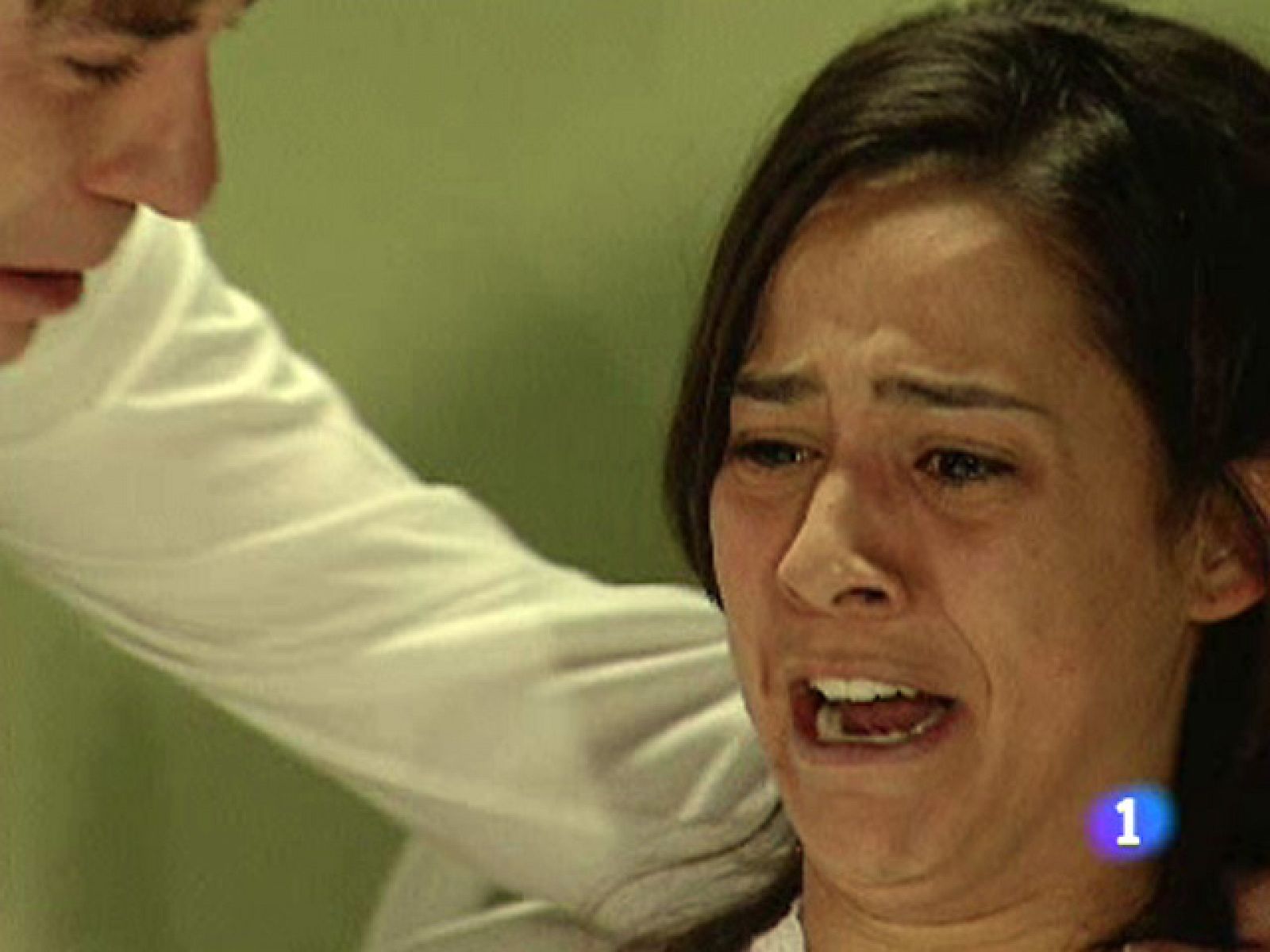 Amar - Teresa, enloquece por la pérdida de su hijo - Amar en tiempos revueltos | Ver