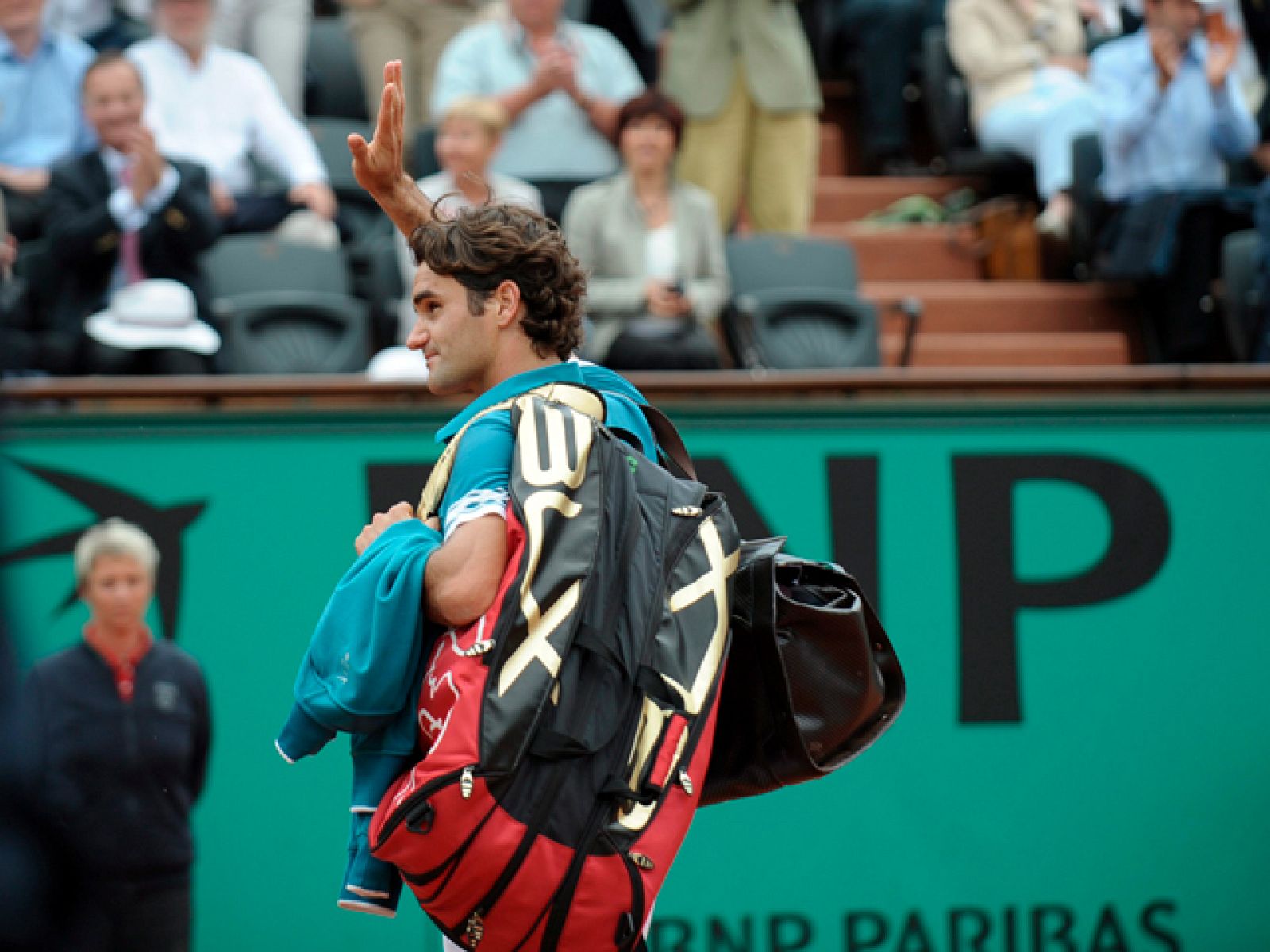 El número uno del mundo fue de menos a más frente el sudamericano, ante el que pasó serios apuros en la segunda manga, aunque terminó imponiéndose por 7-6(4), 6-2 y 6-4 tras una hora y 59 minutos de juego, interrumpido por la lluvia.