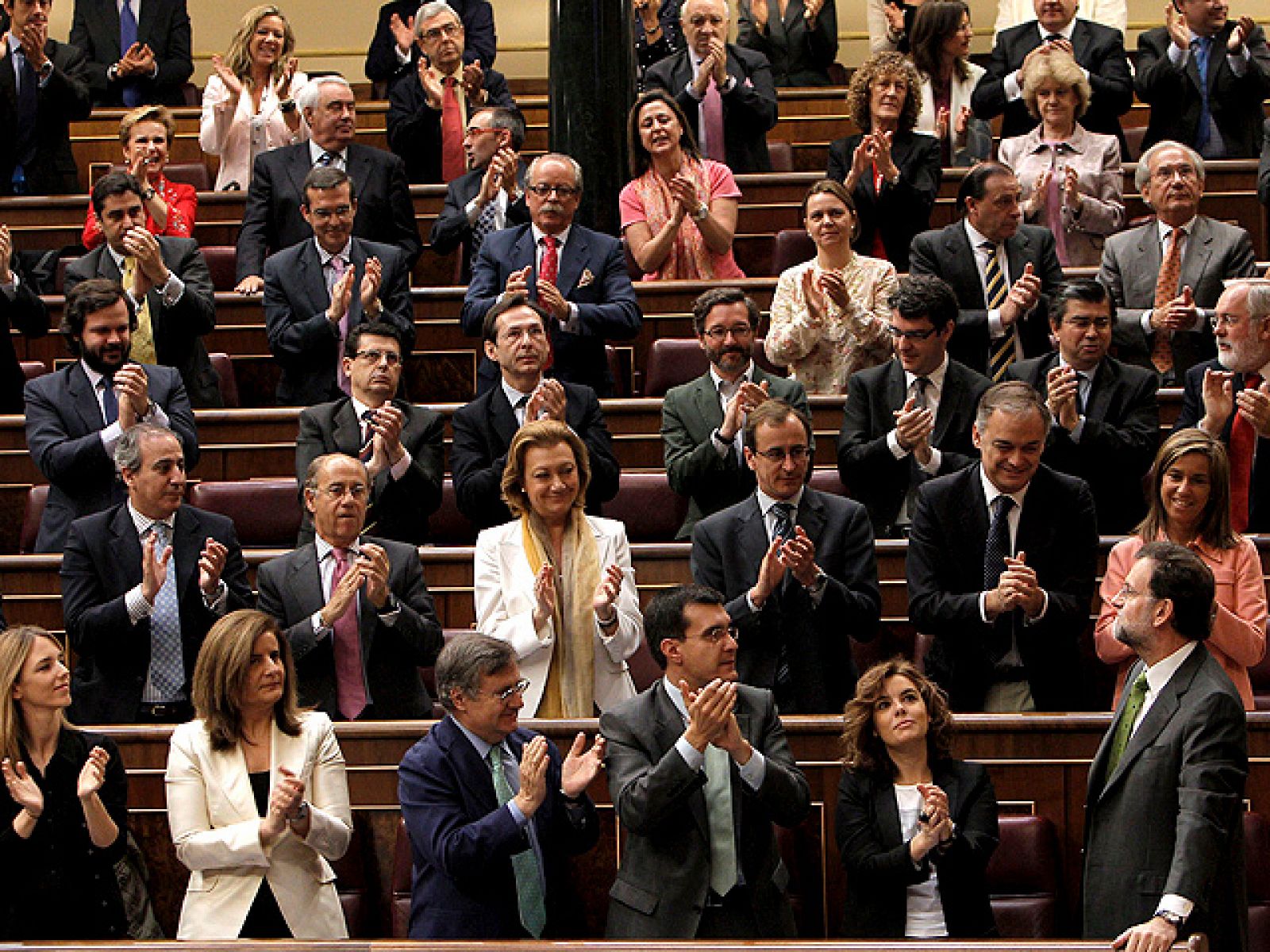 "No, simplemente y claramente no, por estimarlo improvisado, insuficiente e injusto". Nada más comenzar su intervención en el Congreso de los Diputados, el líder del PP, Mariano Rajoy, ha dejado muy claro cúal será el sentido del voto de su grupo al decreto ley del Gobierno para reducir el déficit público. (27/10/10)
