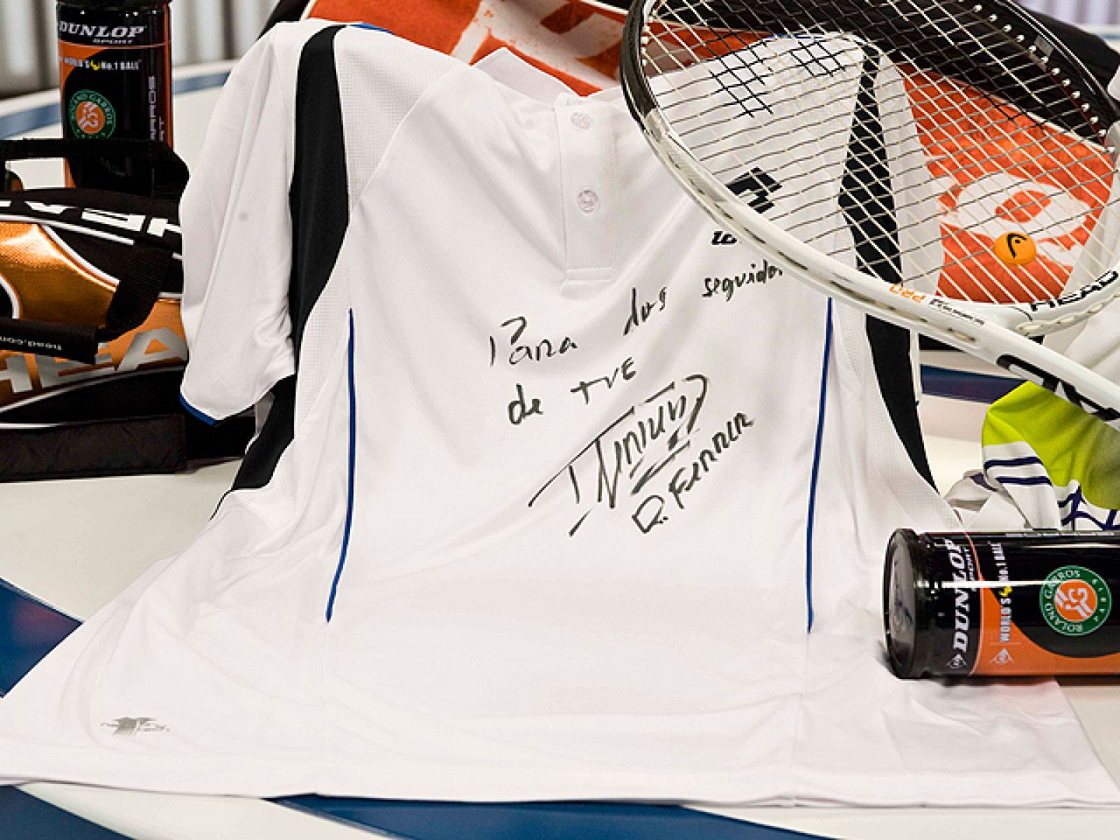 Durante Roland Garros los internautas juegan un papel importante con sus comentarios y preguntas a nuestra página web www.rtve.es/deportes. Los mejores y más originales podrán ganar alguno de los premios que tenemos preparados.