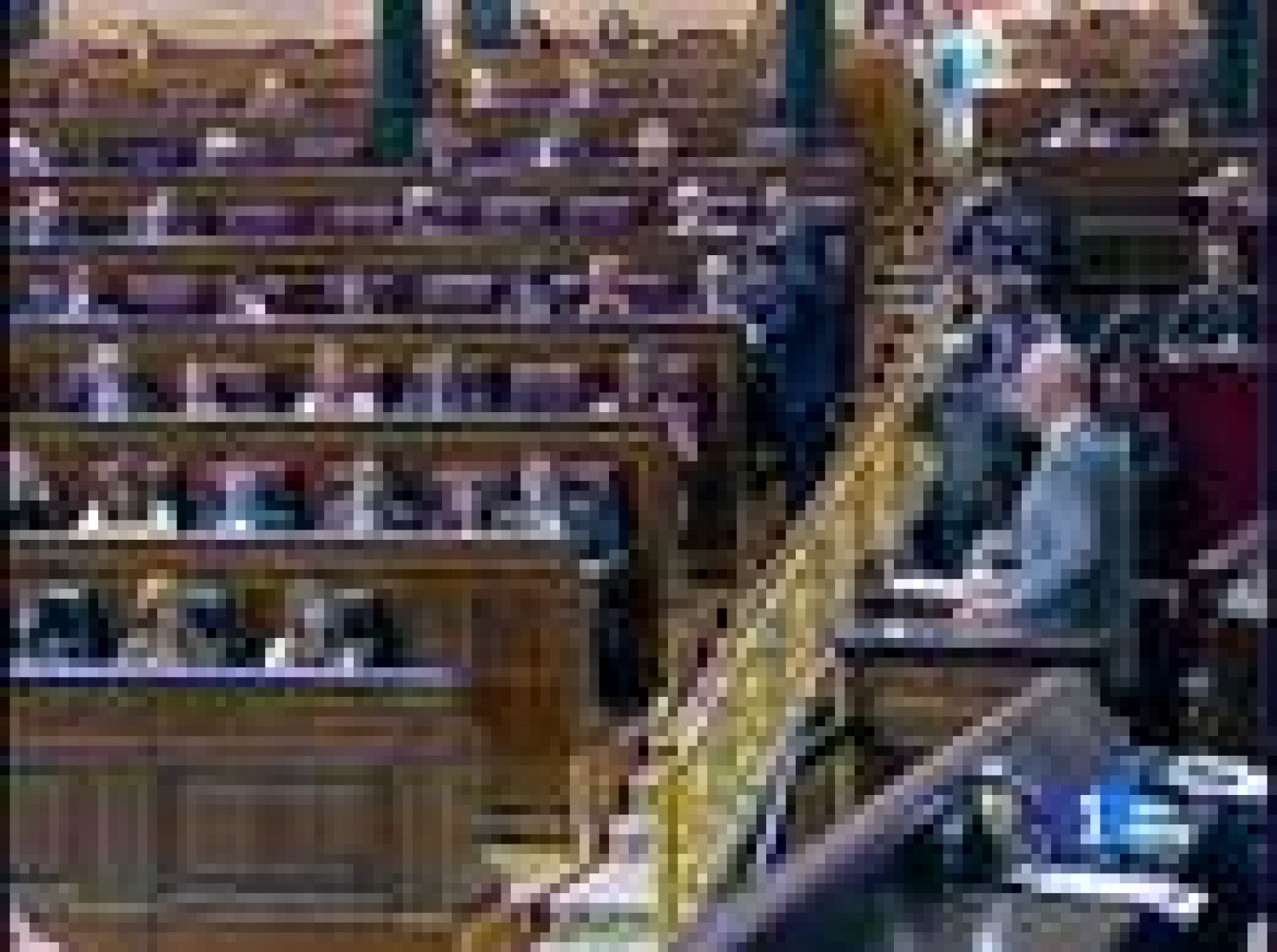 Ni un sólo hueco en el hemiciclo. Los 350 diputados estaban presentes a la hora de la votación. Se sabía que el resultado era incierto y podía depender de un único voto.
