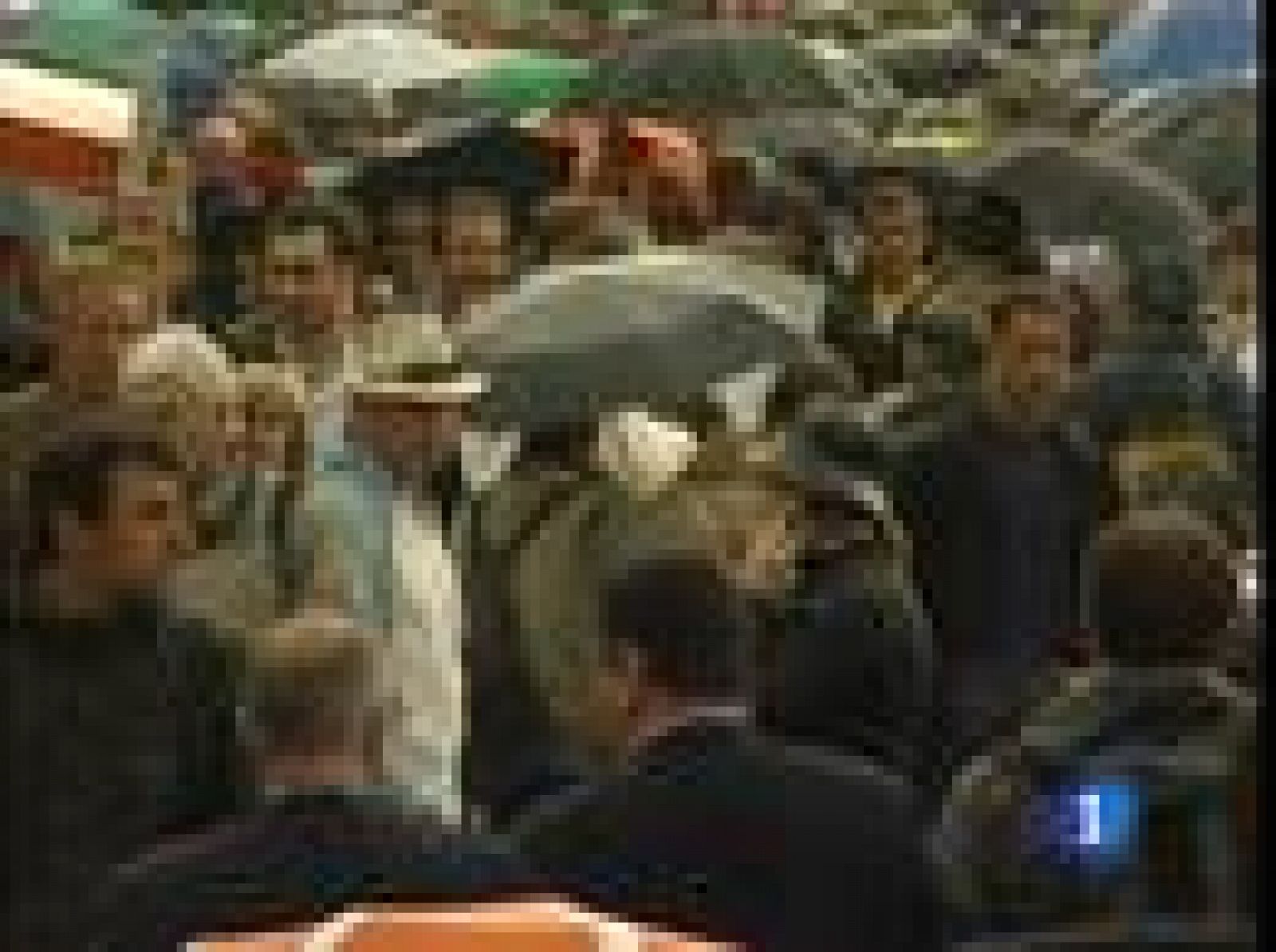 La lluvia ha sido la gran protagonista de la jornada en Roland Garros. Los partidos que debían jugar Nadal y Almagro, entre otros, se han visto cancelados hasta el día siguiente.