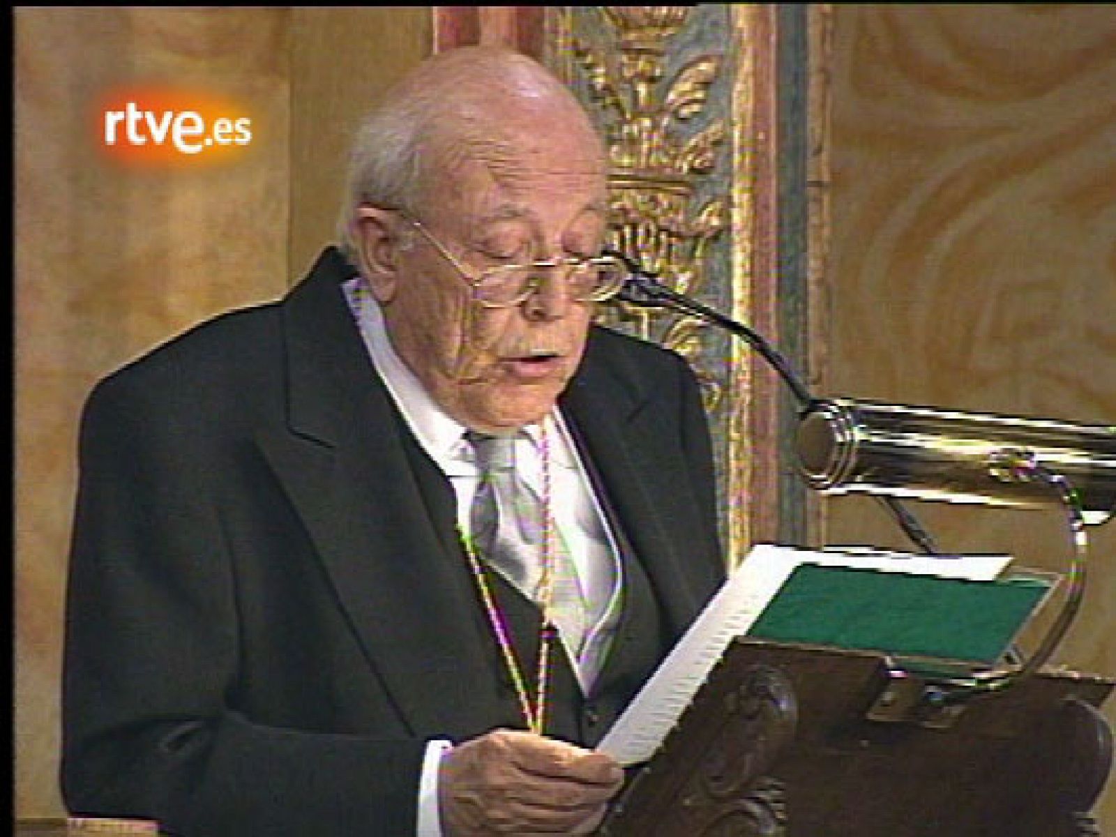 Premios Cervantes en el Archivo de RTVE: Discurso José Jiménez Lozano, Premio Cervantes 2002 | RTVE Play