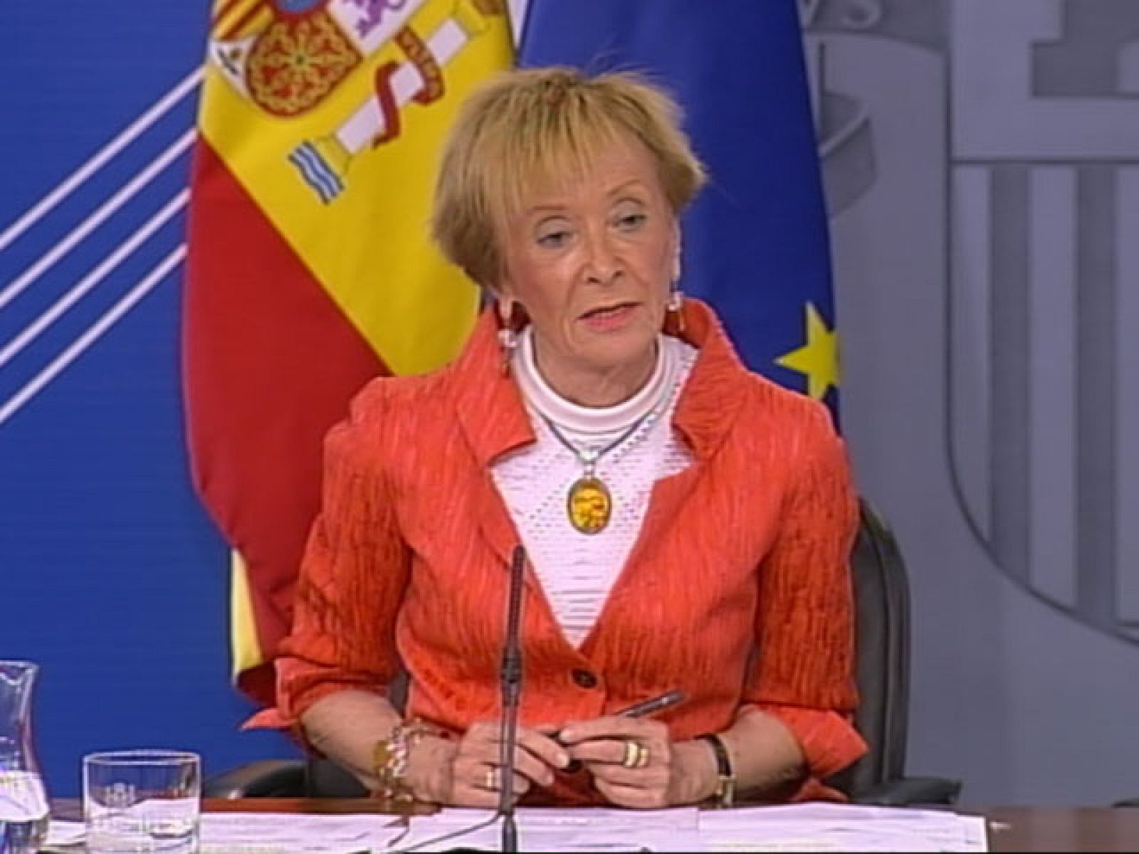 A la vicepresidenta primera del Gobierno le han preguntado sobre un posible adelanto electoral después de la votación de ayer en el Congreso, De la Vega lo ha descartado.