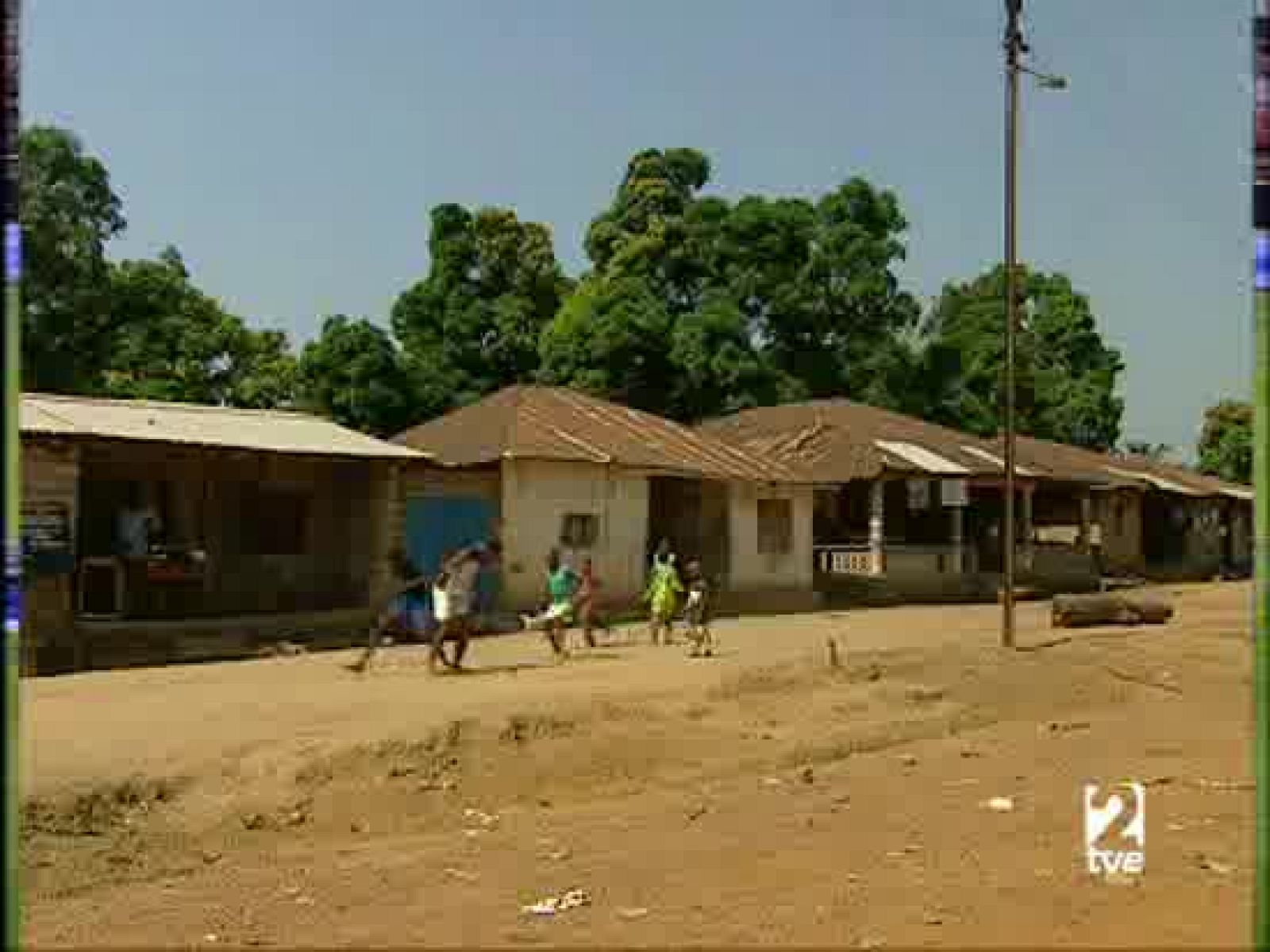 Meter un gol a la miseria | Ver