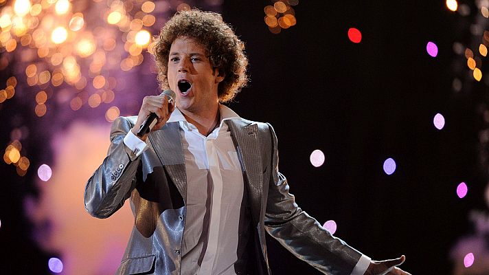 Dani Diges cantó "Algo pequeñito" en Eurovisión 2010