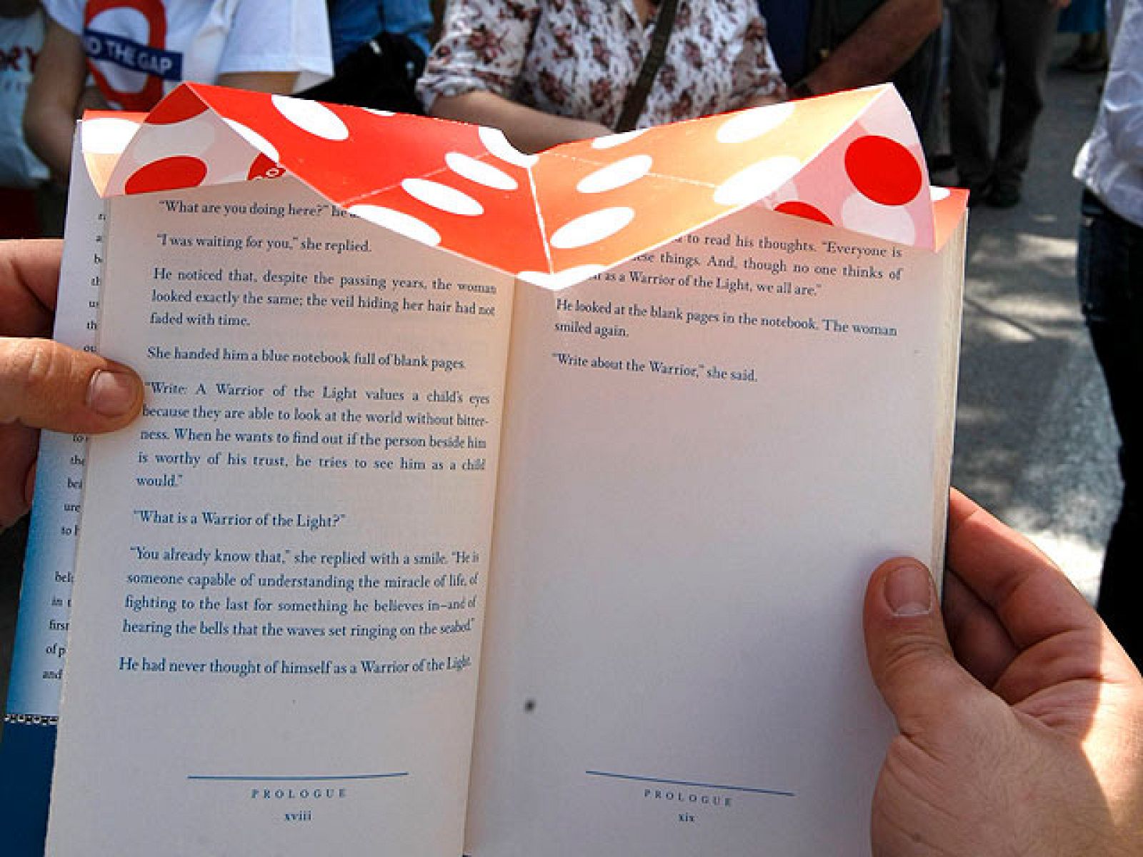 Mucha afluencia de gente en la Feria del Libro