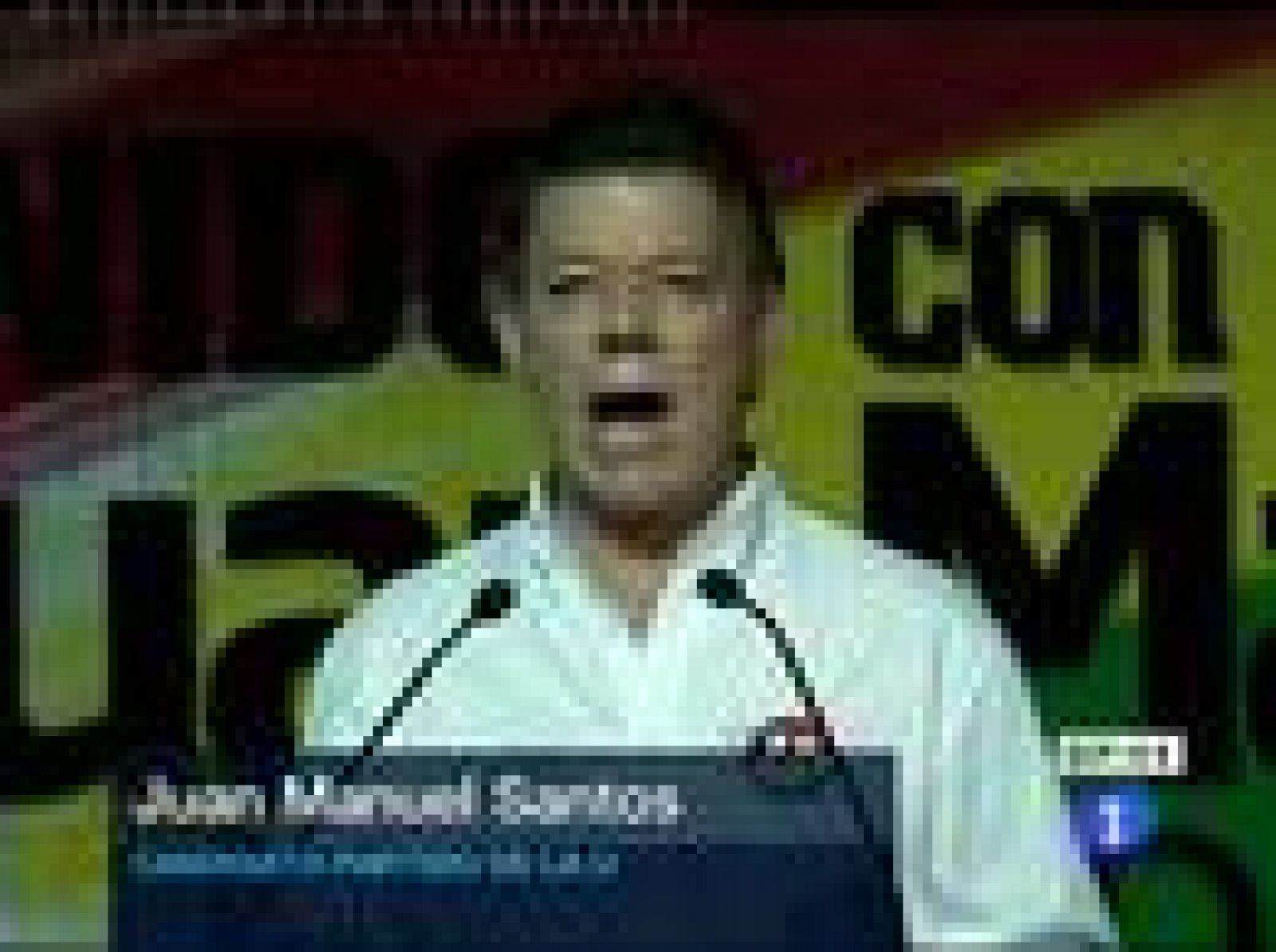 El candidato oficialista Juan Manuel Santos ha resultado el más votado en las elecciones celebradas este domingo en Colombia con el 46,57 %, de los votos, por lo que se disputará la presidencia en la segunda vuelta con el aspirante del Partido Verde, Antanas Mockus, que se ha quedado con el 21,48%.