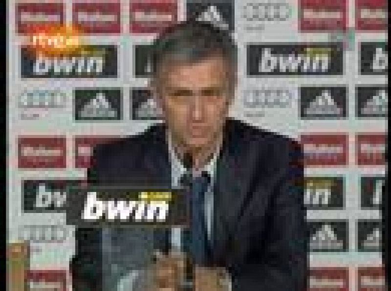 El nuevo técnico del Real Madrid Jose Morinho destacó en la rueda de prensa de su presentación el orgullo de poder entrenar al club blanco, señalando que no jugar en el Madrid es 'un hueco importante en una carrera'.