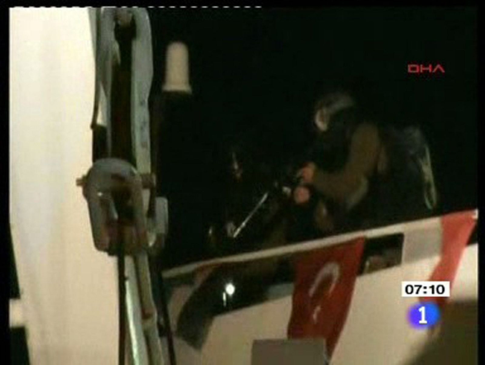 La Flotilla de la libertad ES un grupo de seis barcos que trataba de llevar ayuda humanitaria a Gaza. Y no se sabe el número exacto de heridos. Ya se ha confirmado que están bien los 3 españoles que forman parte del grupo de más de 700 personas que iban en el convoy. 