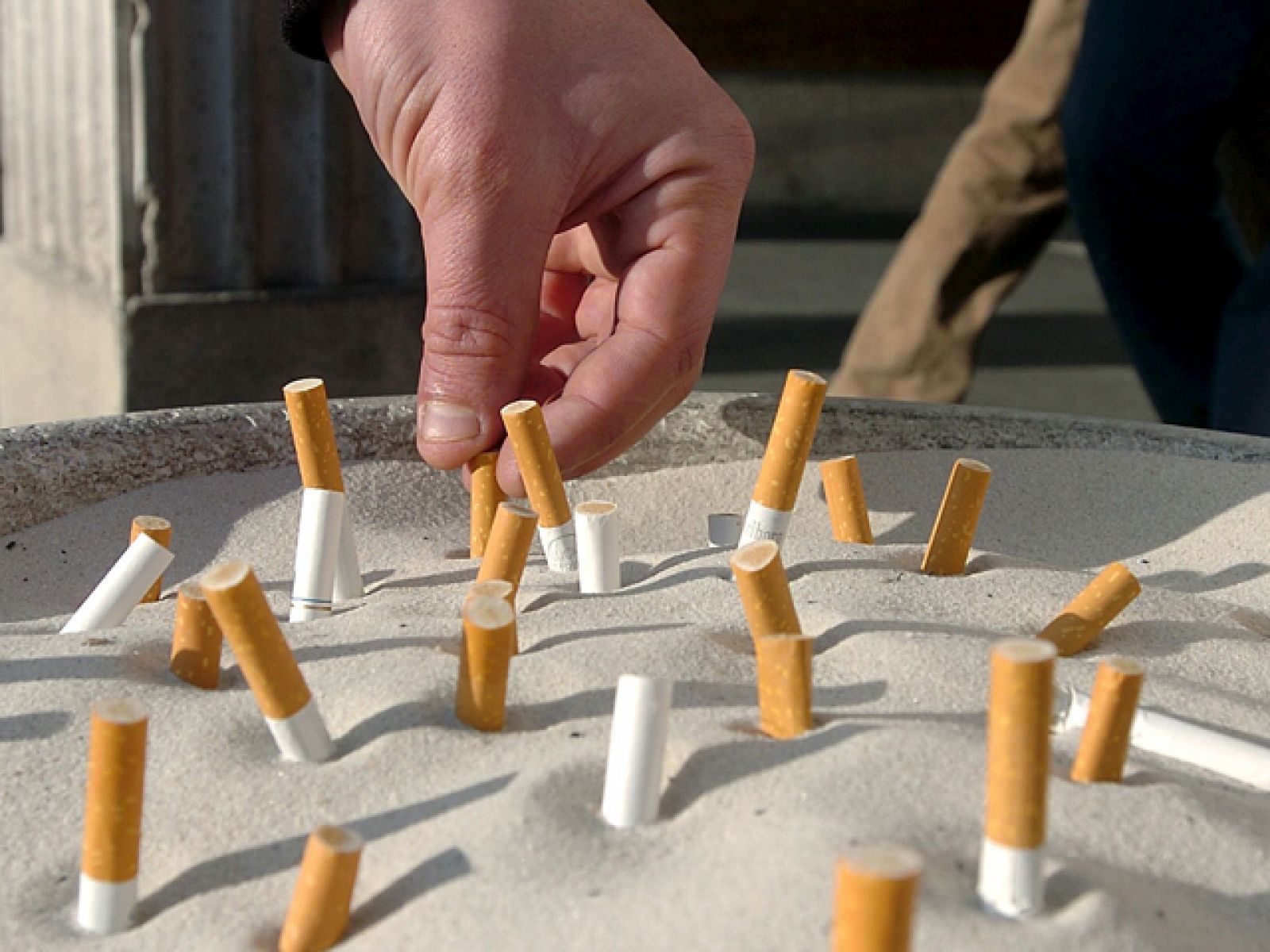 Muchos fumadores están aprovechando la Ley Antitabaco para dejar de fumar