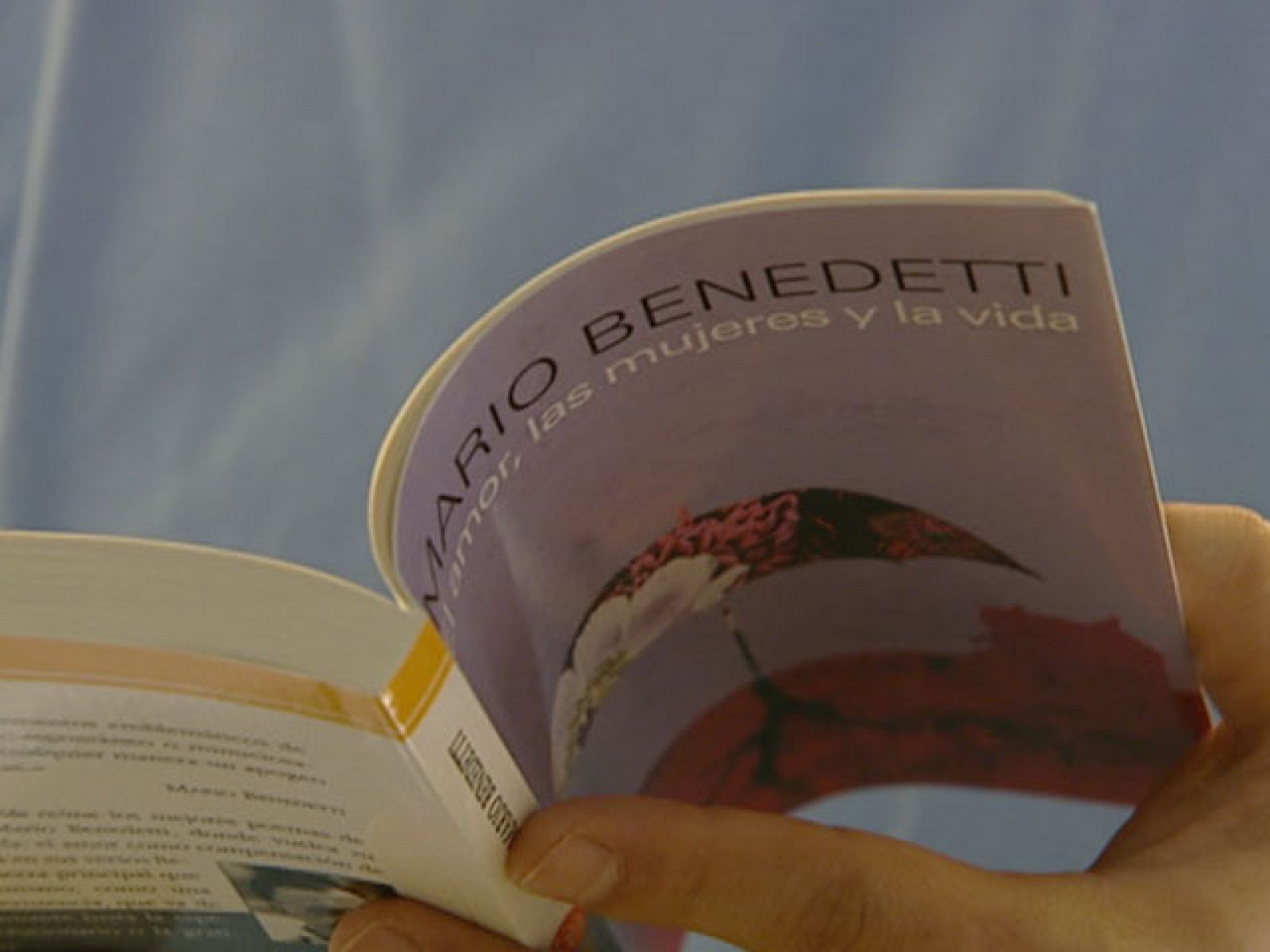 Anoche, en la Feria del Libro de Madrid, por megafonía se escuchó algo poco común: una petición de mano | Ver