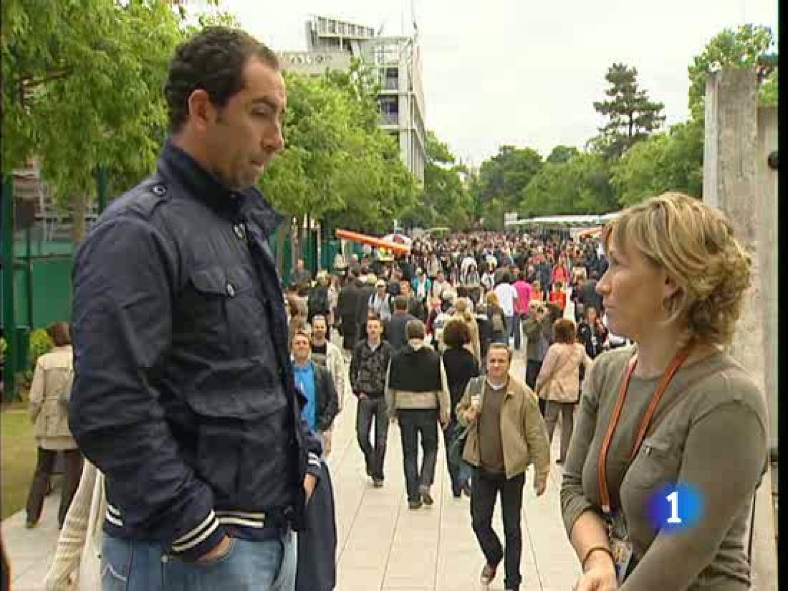 El que fuera ganador en Roland Garros 2002, Albert Costa, es el actual capitán de la Copa Davis del equipo español. Como tal ha ido a París para ver el estado de forma de los tenistas españoles de cara a la eliminatoria que enfrentará a España con Fr