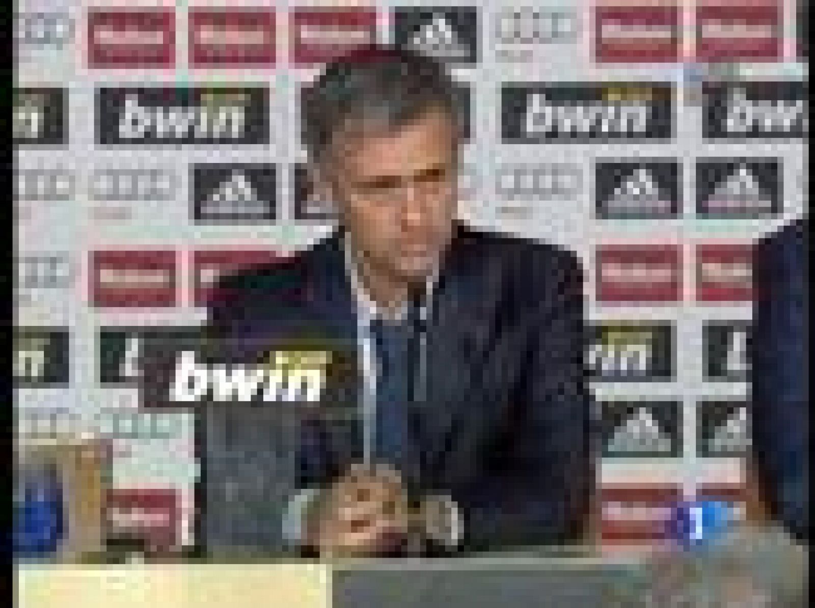 El nuevo entrenador del Real Madrid, José Mourinho, ya ha sido presentado oficialmente.