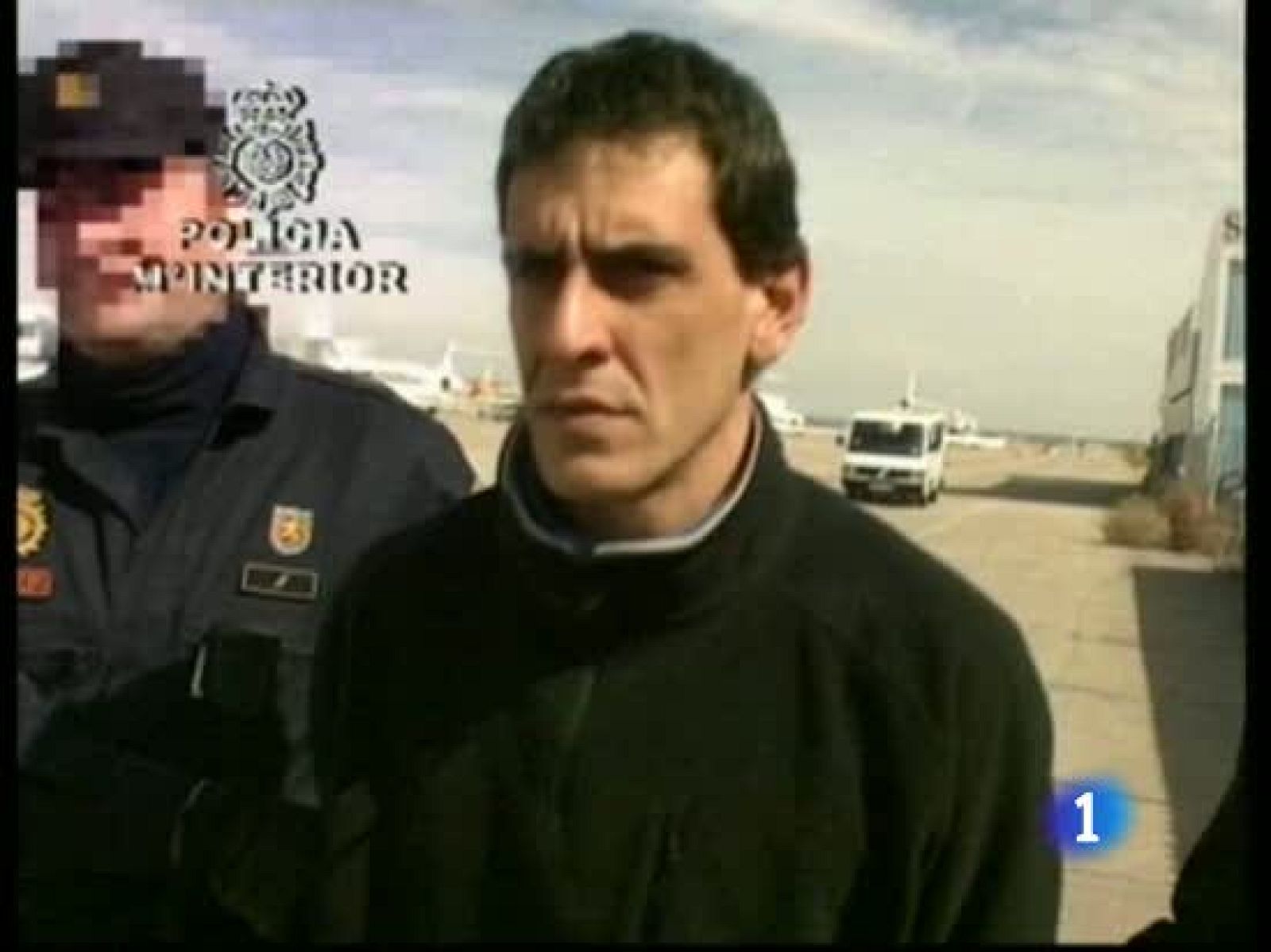  Su arresto es consecuencia de las investigaciones hechas tras la detención, la semana pasada, de la considerada nueva cúpula de ETA. Iriarte pasó seis años en la cárcel por colaboración con la banda y ahora no tiene ninguna causa pendiente con la justicia española.   