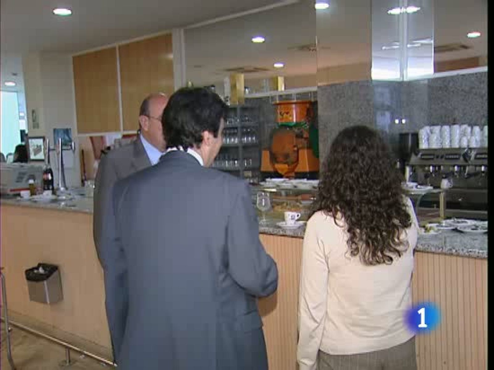 Según un estudio de las Cámaras de Comercio. Creen que perjudicará al consumo y que repercutirá en los precios. Pero más de la mitad estarían a favor si les compensaran con una rebaja en las cotizaciones.