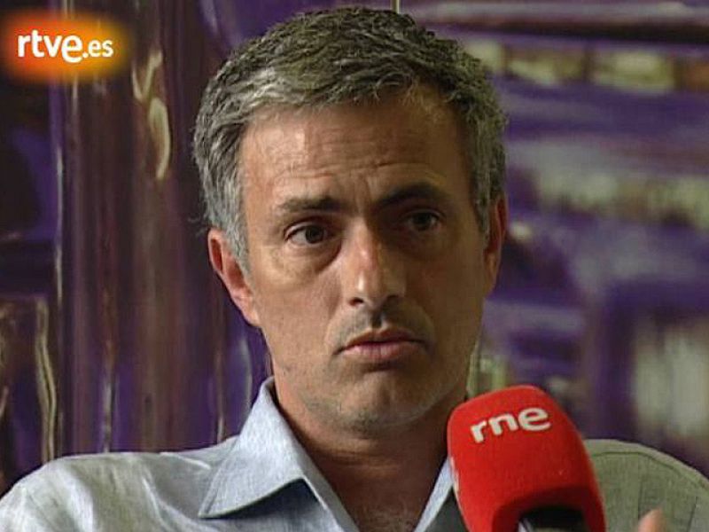 El nuevo entrenador del Real Madrid, José Mourinho, ha expresado sus sensaciones tras llegar a Madrid en Radiogaceta de los Deportes. Ha indicado que estaba convencido de fichar por un club que le propone nuevos retos.