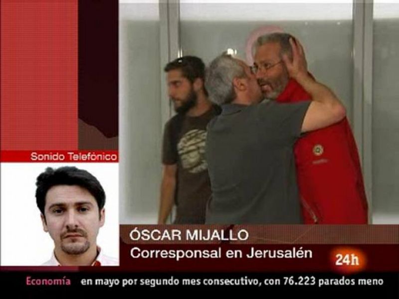  Los tres activistas españoles detenidos están siendo trasladados en autobús desde la prisión de Beer Sheva, en el sur de Israel, hasta el centro detención del aeropuerto de Ben Gurión, donde tomarán uno de los tres aviones turcos que llevarán a Esta