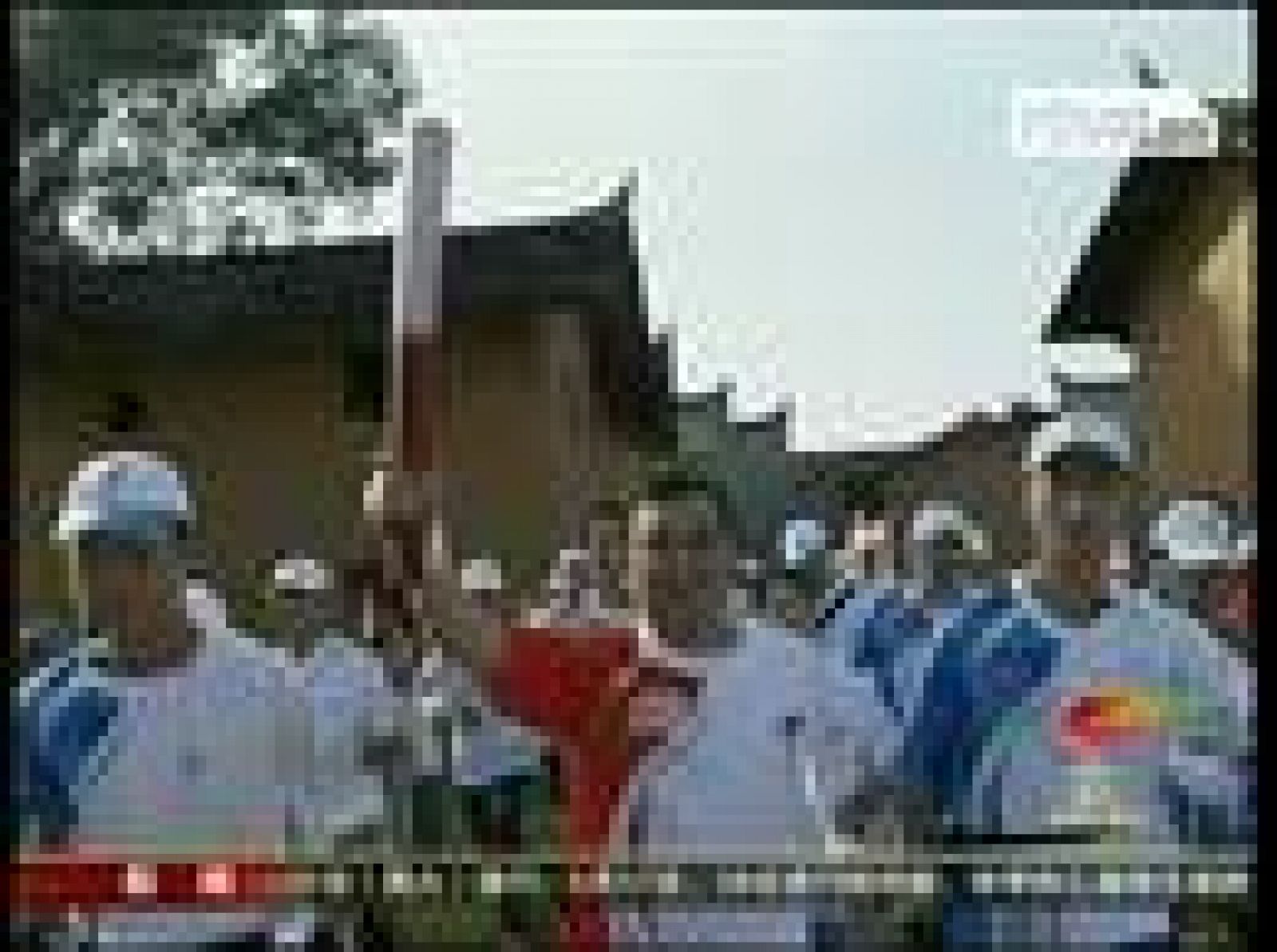 La antorcha olímpica comienza su relevo con un minuto de silencio