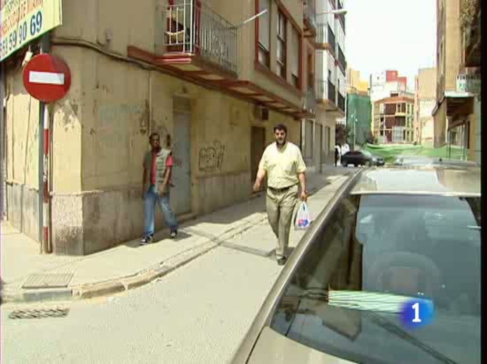 Supuestamente habría acosado a prostitutas que trabajan en las calles próximas a su mezquita. Hay tres denuncias contra él por agresiones e insultos. El imán dice que no es un problema religioso y que sólo luchan contra la degradación del barrio.