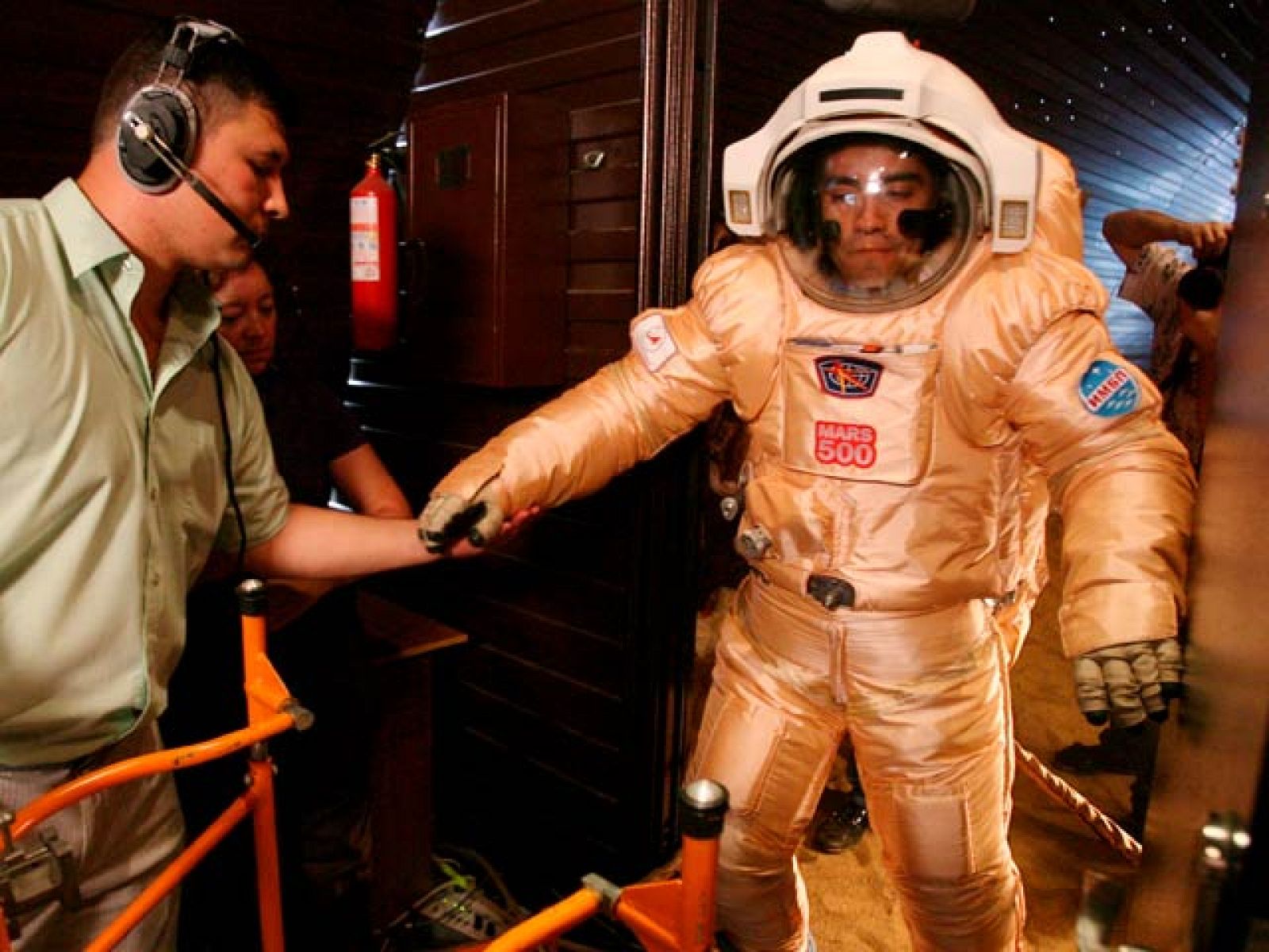 Seis voluntarios simularán estar en el espacio durante 520 días | Ver