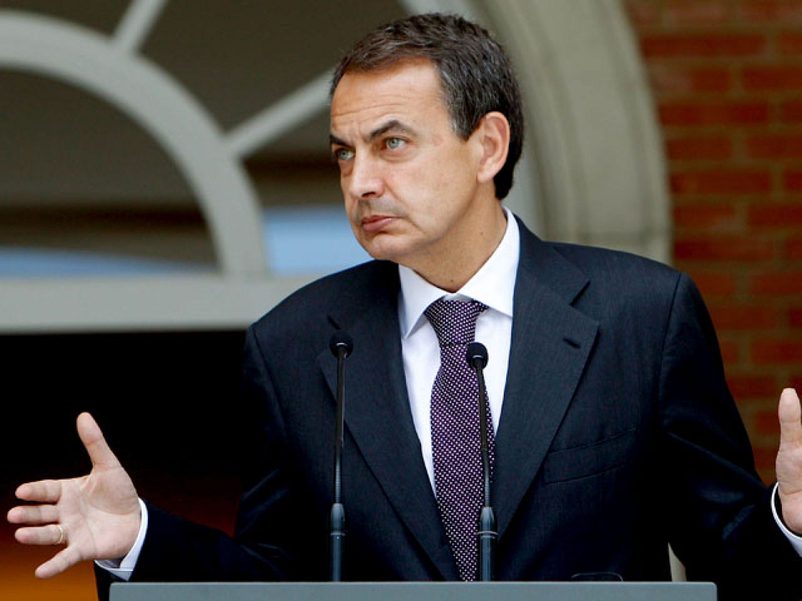 El presidente del Gobierno ha dicho que ahora la preocupación fundamental es el futuro, las posibilidades de un diálogo hacia la paz en la zona y que lo que ha pasado no ayuda nada.