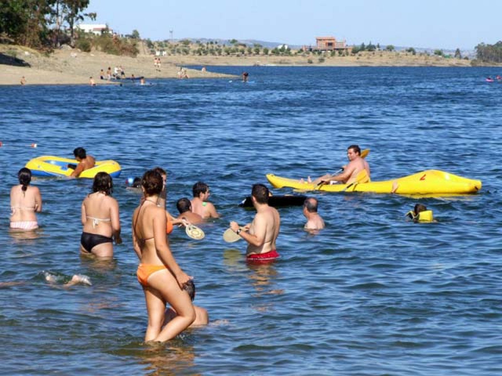 Por primera vez en España se otorga una bandera azul a una playa interior | Ver