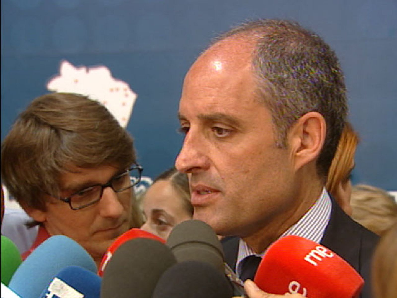 El presidente de la Generalitat valenciana ha asegurado hoy que hay pruebas en el caso Gürtel que se ocultaron en su día y que demostrarían, ha dicho, su inocencia. Francisco Camps ha realizado estas declaraciones ante los periodistas sin admitir preguntas.