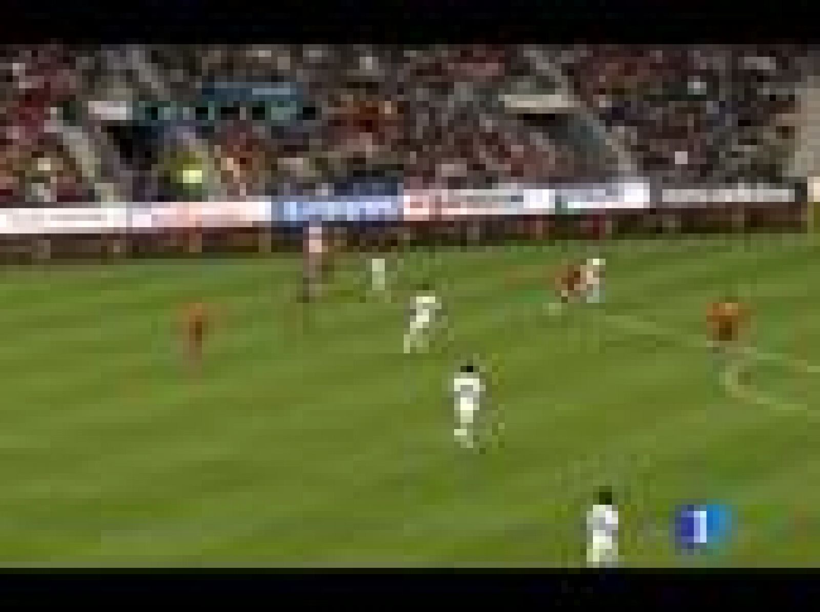 Cesc la manda a la madera | Ver