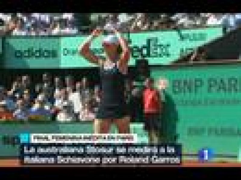 La australiana Samantha Stosur venció a la serbia Jelena Jankovic por 6-1 y 6-2, en una hora, mientras que la italiana Francesca Schiavone se benefició de la lesión de la rusa Elena Dementieva, y ambas disputarán una final inédita en Roland Garros, en su primera intervención en la lucha por un título del Grand Slam.