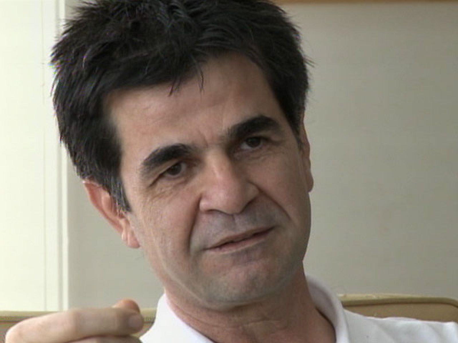 El director iraní Jafar Panahi habla sobre los dos meses que pasó en la cárcel | Ver